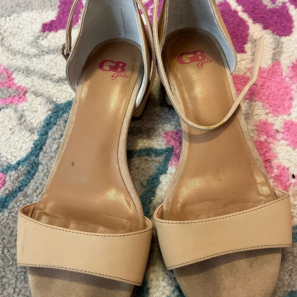 Gianni Bini tan sandals